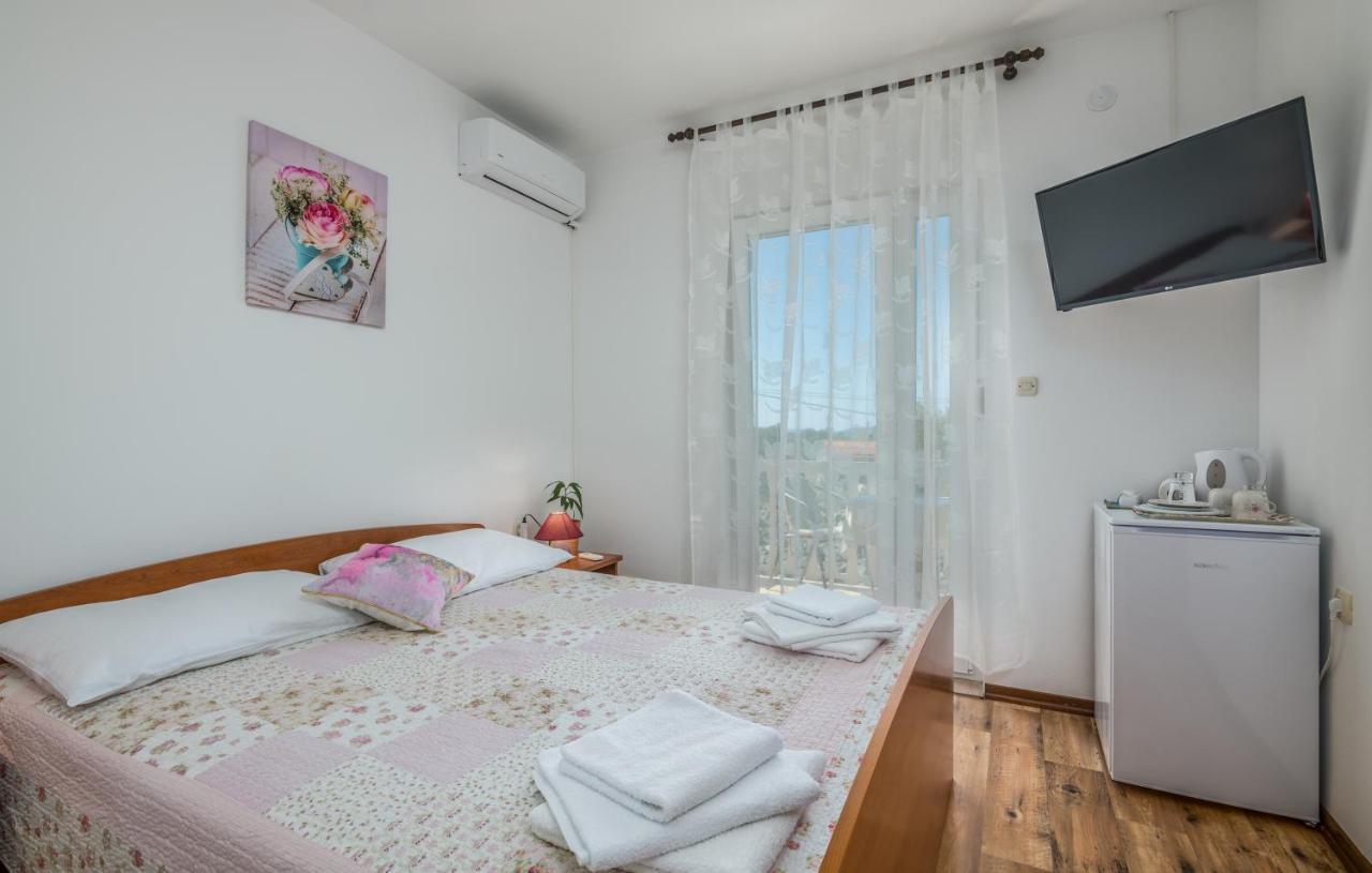 Rooms Valentino Vrh  Exterior foto